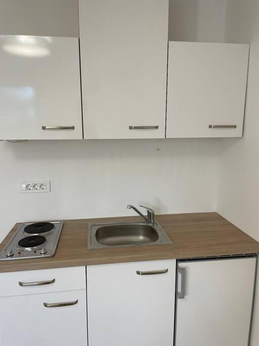 Renewed One Bedroom On A Good Location Apartma *